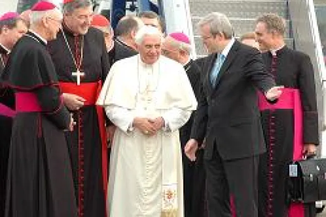 Pope at Richmond Airport being greeted by Kevin Rudd Cardinell Pell Australian Bishops1